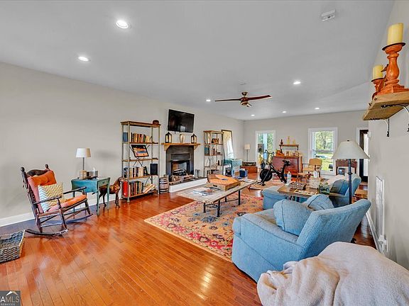3rd image of 123 Ambrose Rd