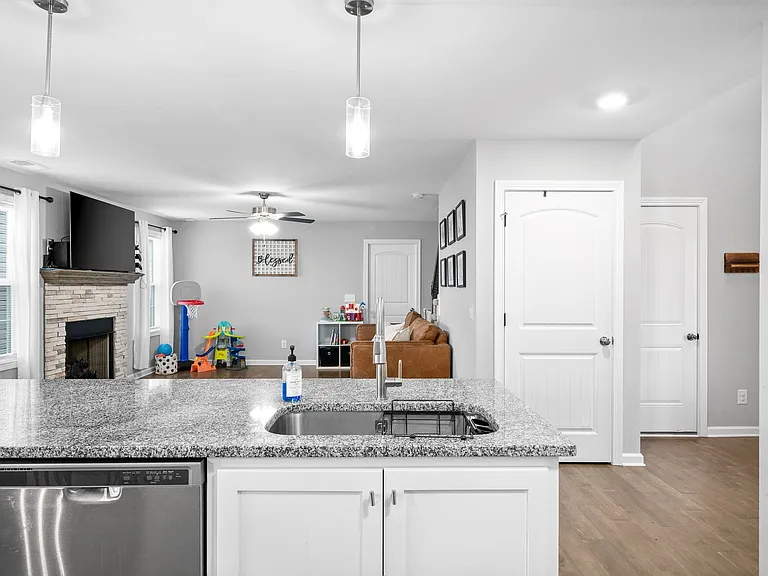 1225 Freedom Dr — Photo 11