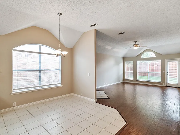 615 Lake Bridge Dr — Photo 36