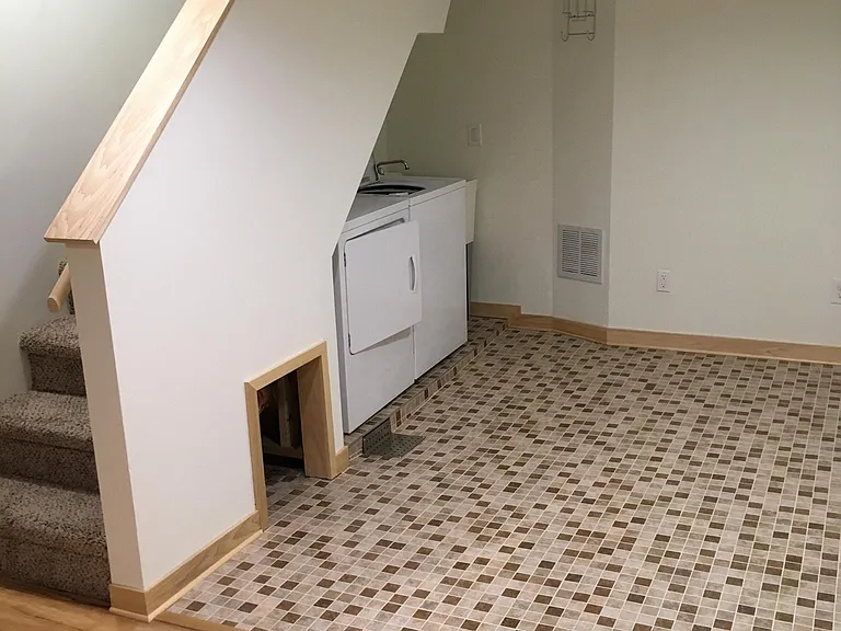 2939 Harvey St — Photo 9