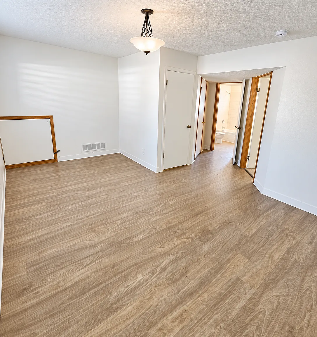 3 bed, 2.0 bath, 1431 sqft, $2,940 — Photo 4