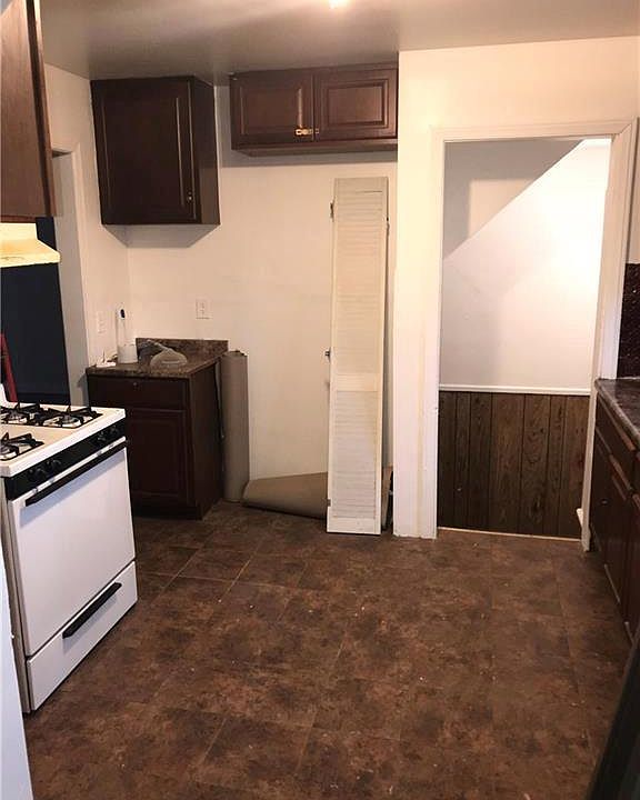 2nd image of 11131 Wayburn St