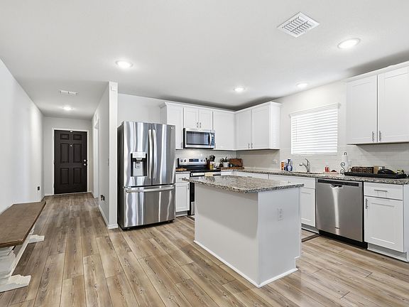 4th image of 10101 Newtown Dr