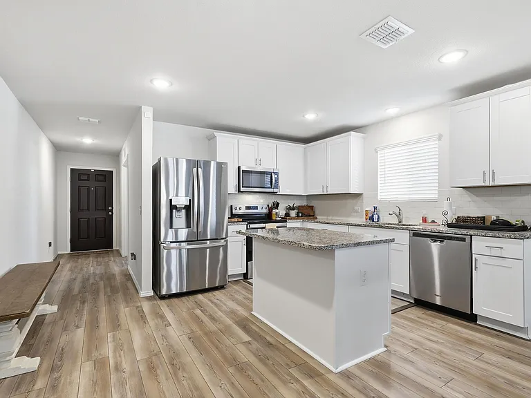 10101 Newtown Dr — Photo 4