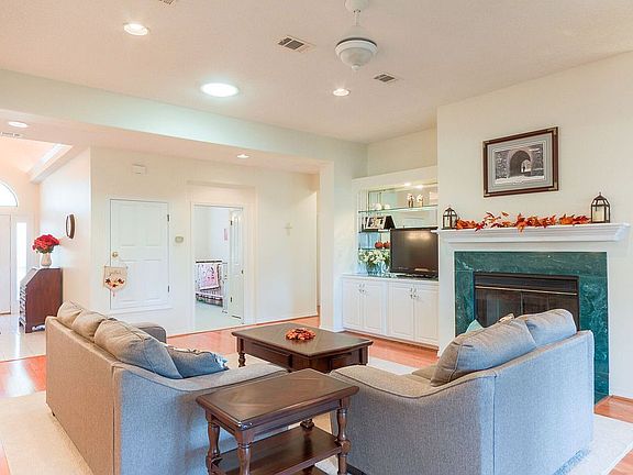 5th image of 35 Southwind Ct
