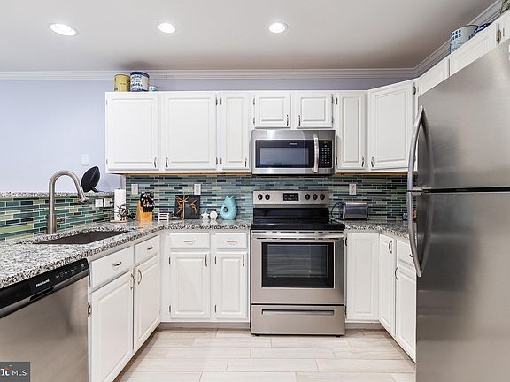 3rd image of 3600 Sanibel Cir Unit 3604