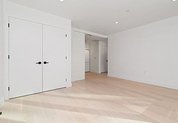 3rd image of 222 51st Ave #4A
