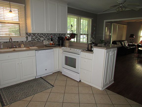 4th image of 1401 Red Bud Ln