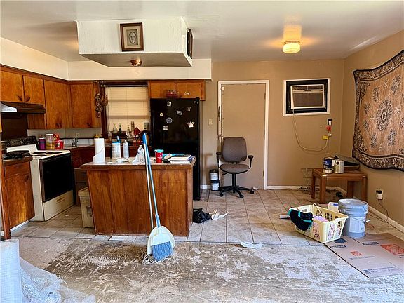 3rd image of 4809 Neil St