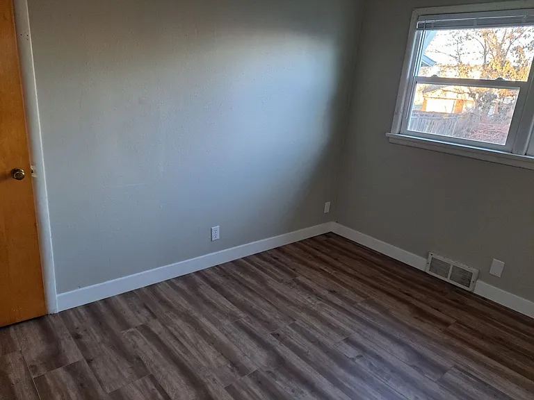 815 Avenue C — Photo 7