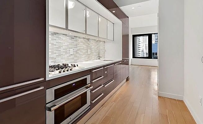 1st image of 75 Wall St #28H