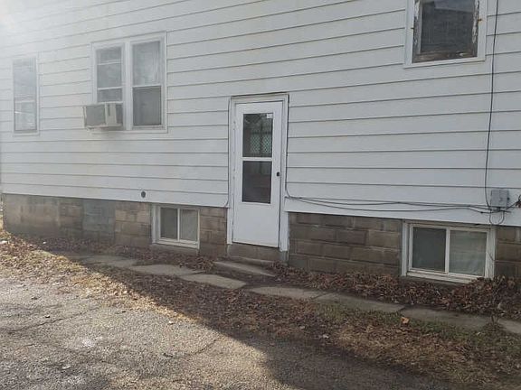 2nd image of 1508 W Garden St