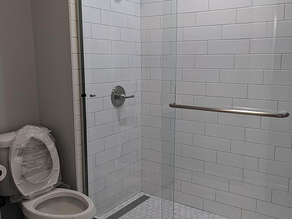 5th image of 1028 W Diversey Pkwy Floor 2