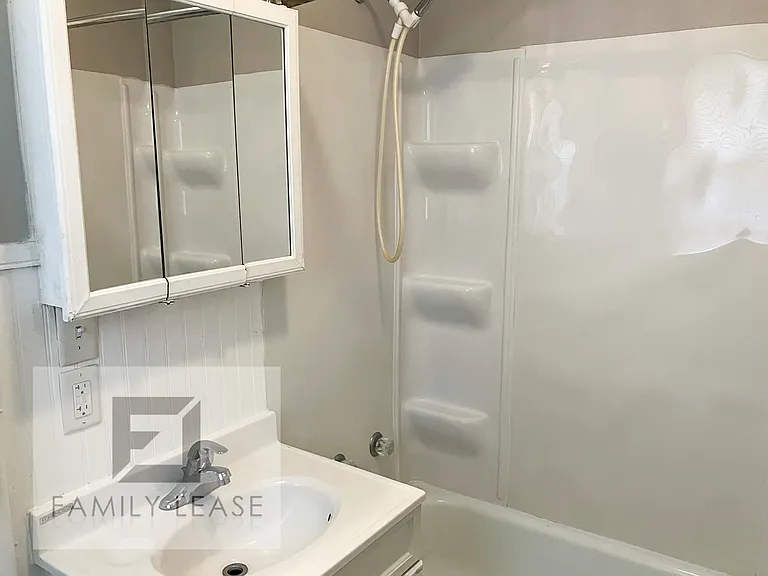 2304 E Prairie St — Photo 10
