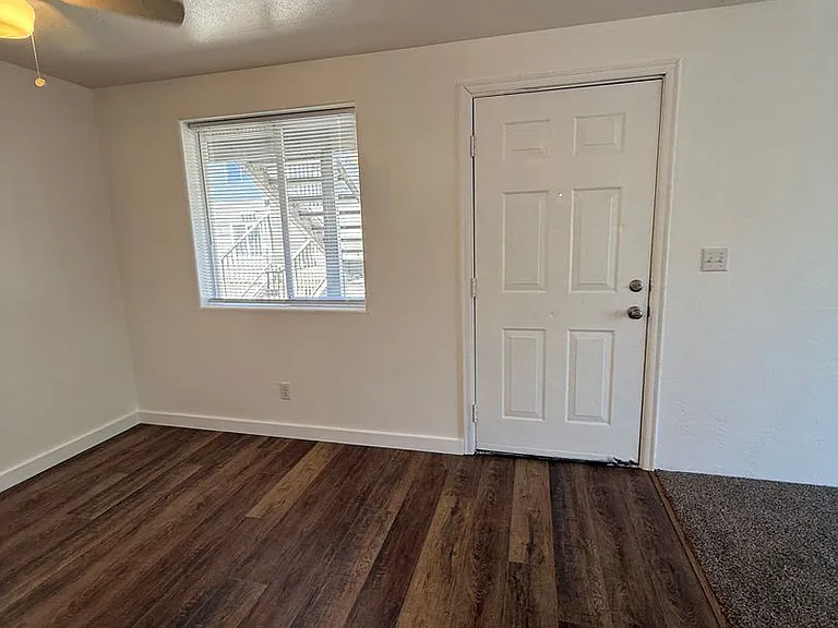 754 N Riverside Ave — Photo 13
