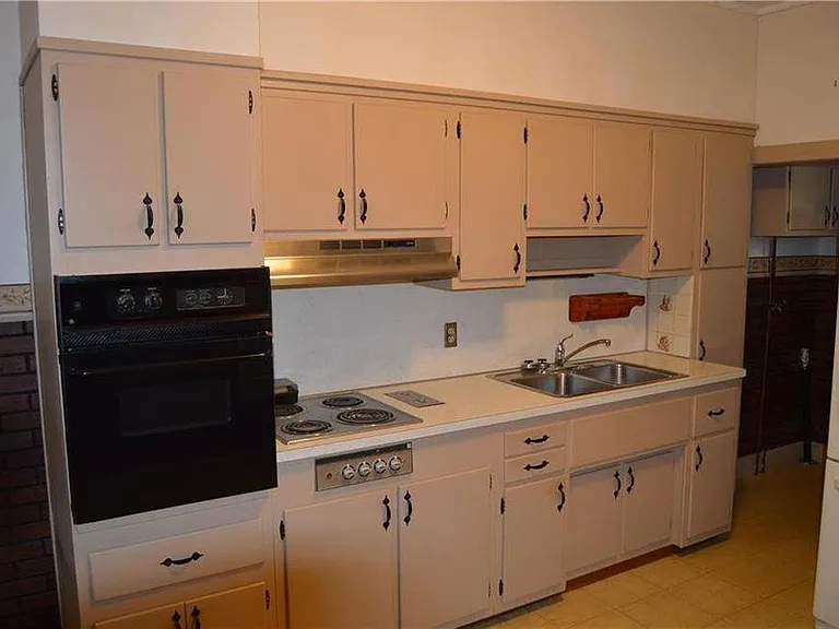 816 W Cedar St — Photo 12