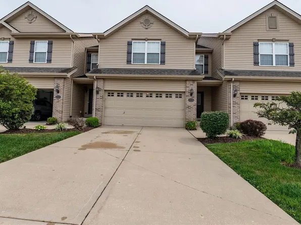 6836 Hampshire Ct, Maryville, IL 62062