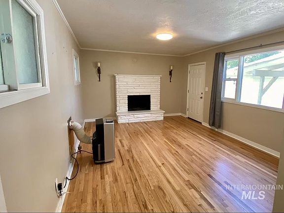 3rd image of 1919 Lansing Ave