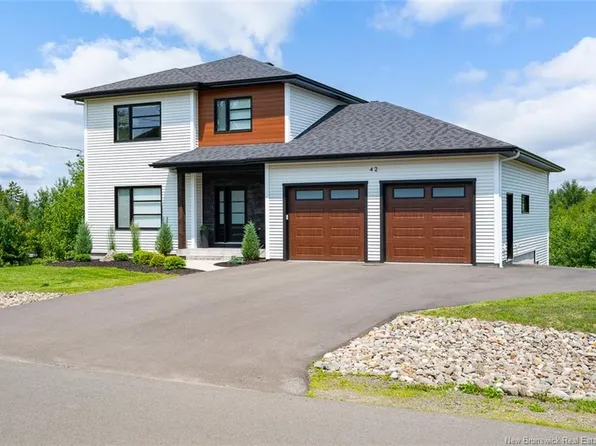 42 Golden Eagle Dr, Hanwell, NB E3C 0H3