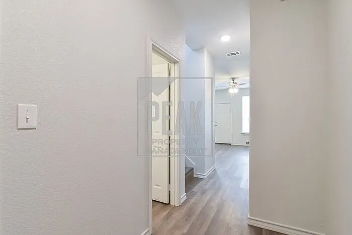 1806 Bessie St — Photo 7