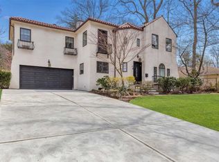 4 Bentley Rd, Great Neck, NY 11023