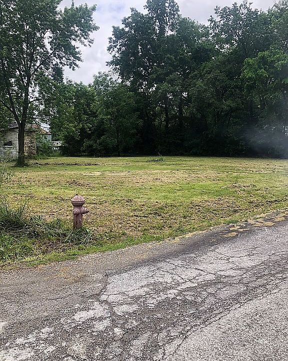 2nd image of 407 W Maple St