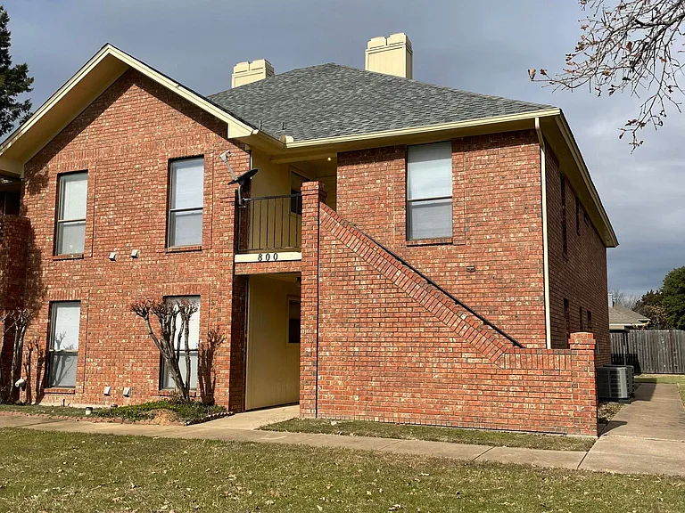 800 Betty Ct #B — Photo 1