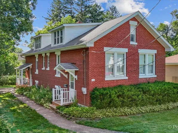 112 Grace Ln, Fox River Grove, IL 60021
