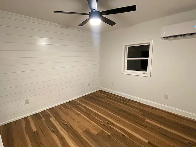 master bedroom 
size is 10x12