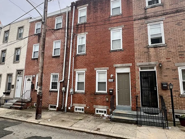1920 Cambridge St — Photo 2