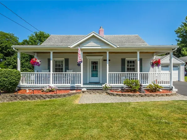 106 Hyde Pkwy, Palmyra, NY 14522