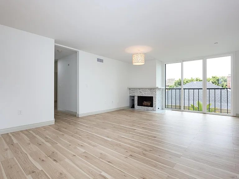 4082 Albatross St #11 — Photo 6