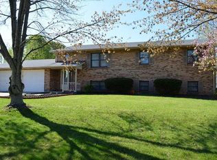 5 Aspenleaf Ln, Belleville, IL 62223