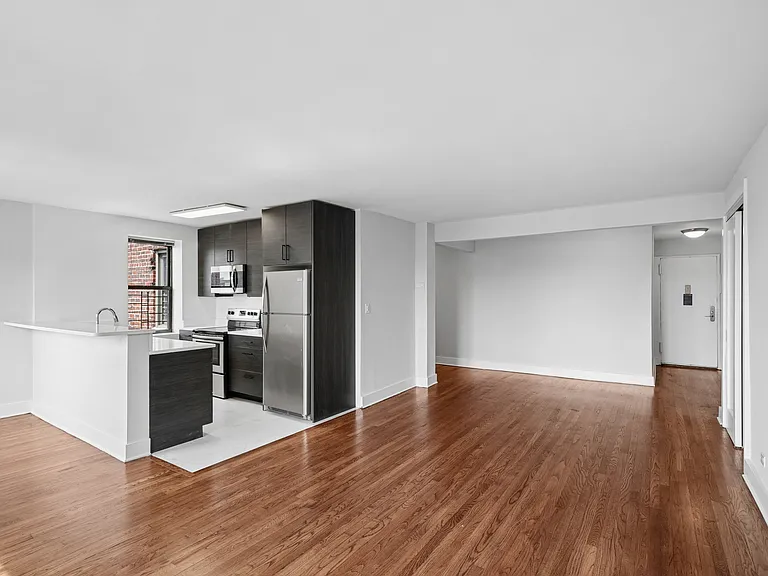 2400 Webb Ave #7K — Photo 4
