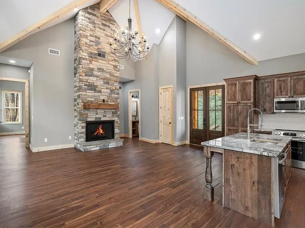 677 Catawba Cir, Ellijay, GA 30540
