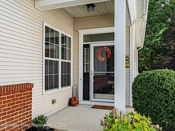 3rd image of 35 Bellflower Drive