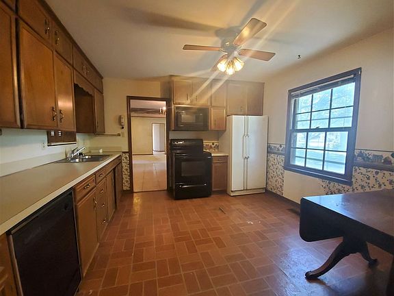 4th image of 1217 N B St