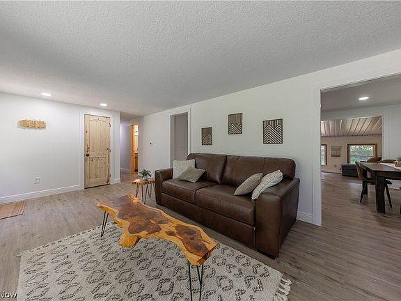 3rd image of 12133 Snow Rd