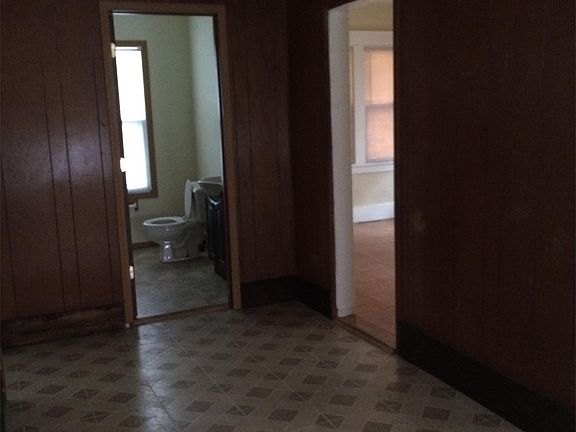 4th image of 205 Maplewood St