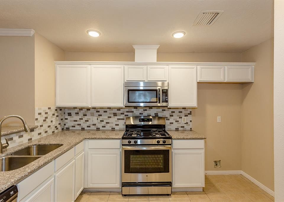 1st image of 3907 Elmwood St