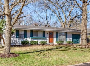 1002 Trianon Ln, Ballwin, MO
