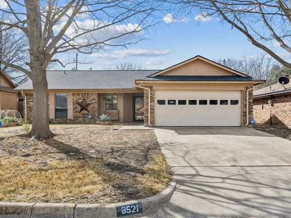 8521 Whitney Dr, White Settlement, TX 76108