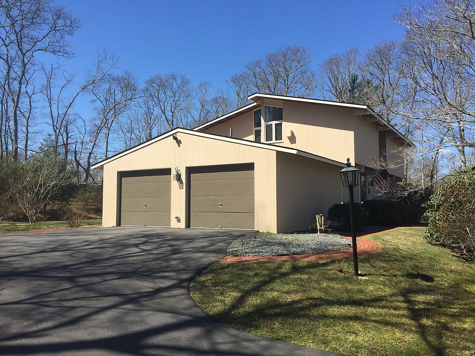 2nd image of 8 Eldred Cir