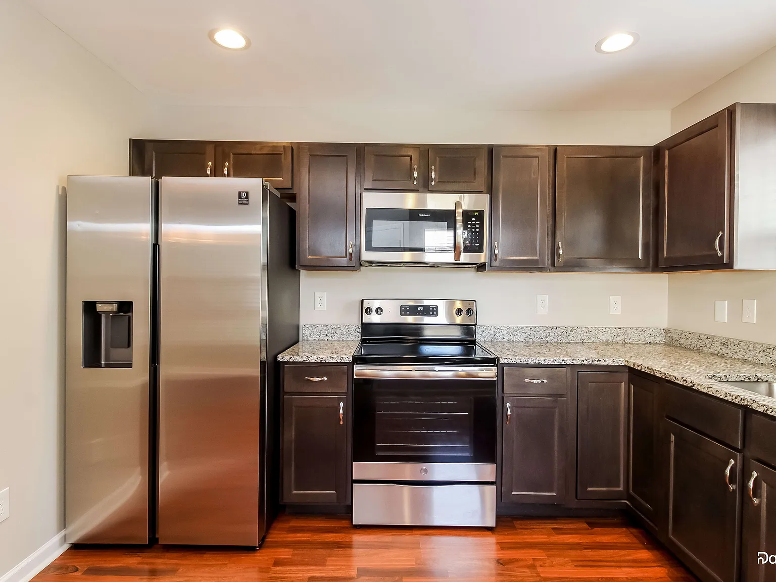 3 bed, 2.0 bath, 1193 sqft, $1,785 — Photo 2