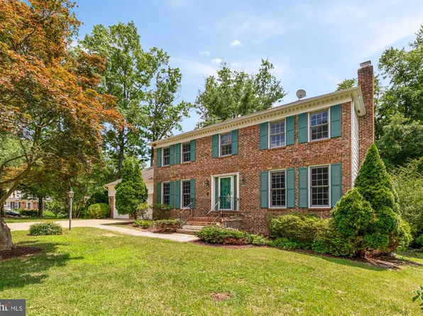 3899 Locust Ln, Alexandria, VA 22310