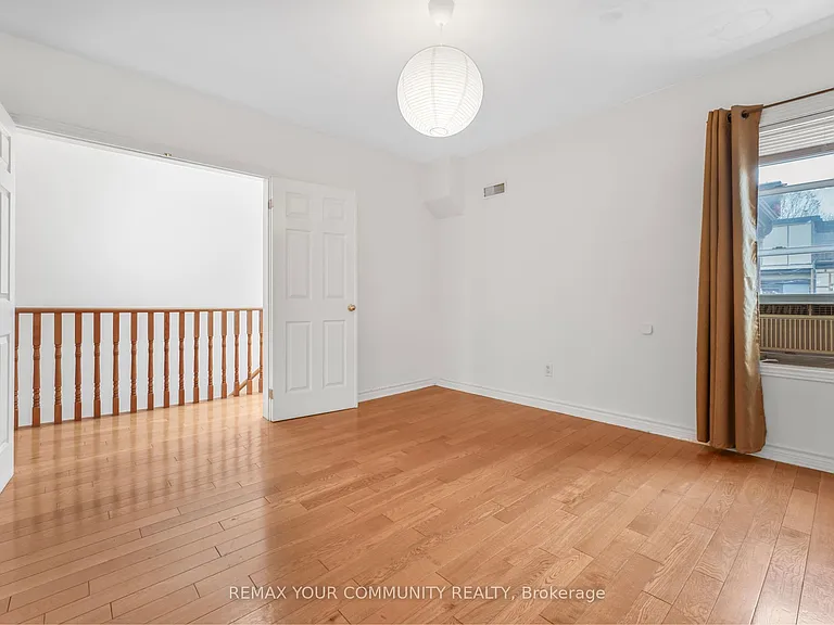 151 Dovercourt Rd #UPPER — Photo 13