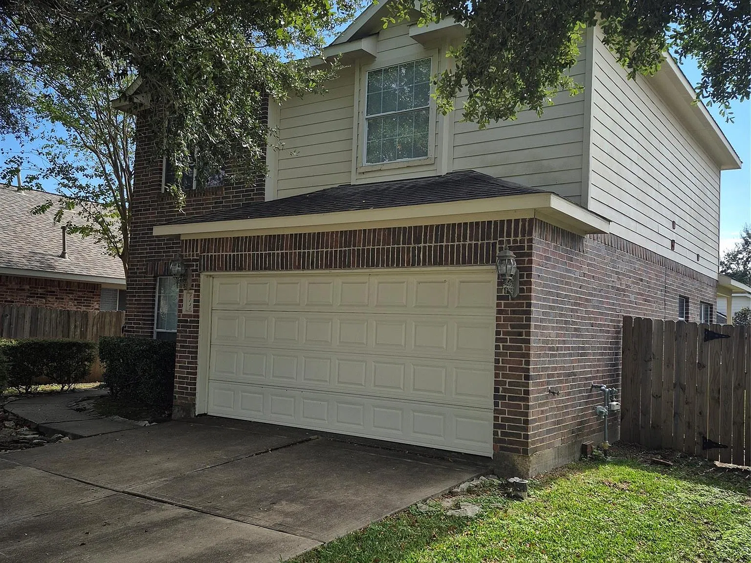 3 bed, 2.5 bath, 2193 sqft, $1,995 — Photo 2