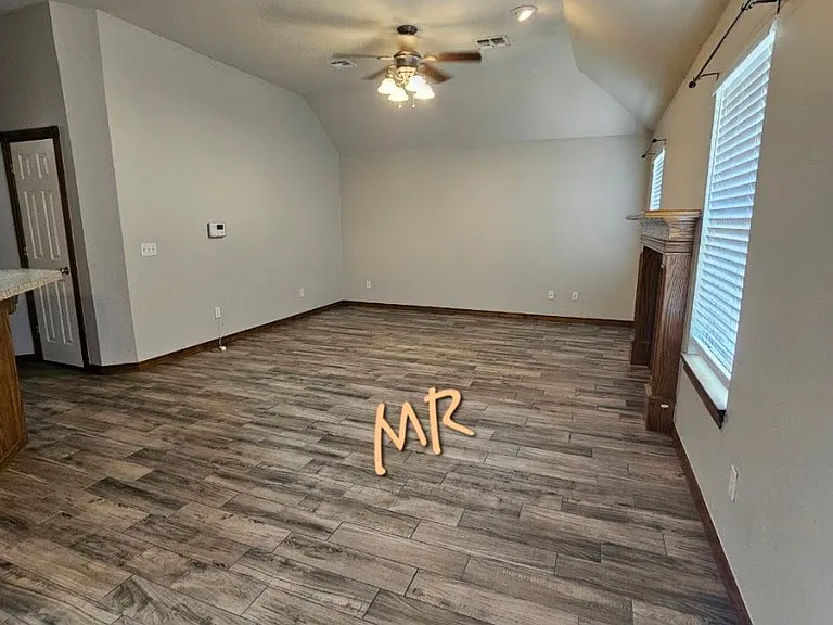 624 E Katelyn Ln — Photo 5