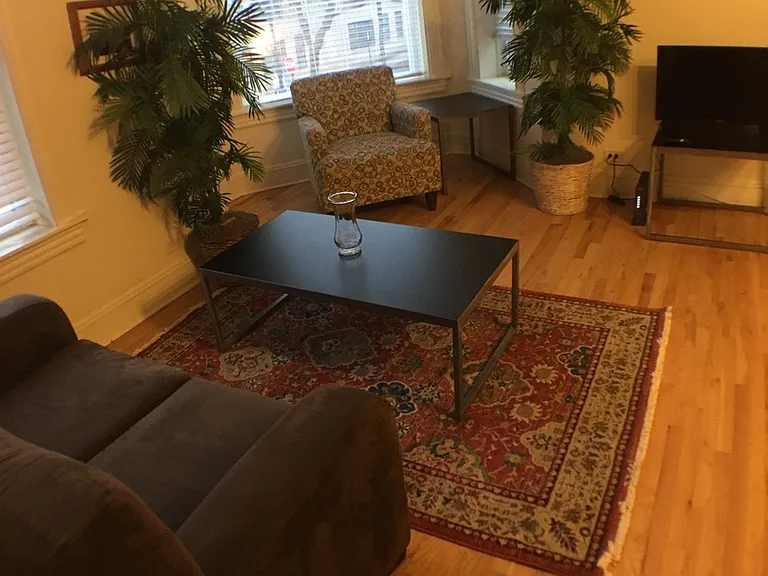 1153 W Dickens Ave — Photo 8