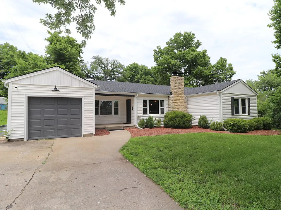 210 W Vine St